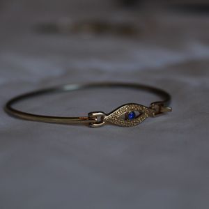 Simple gold bracelet